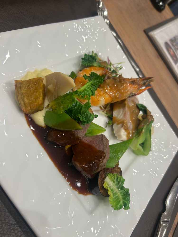 どの年代の方でもお食事を楽しめるよう、お箸で食べられる創作料理コースでした！おもてなしの心が素敵です