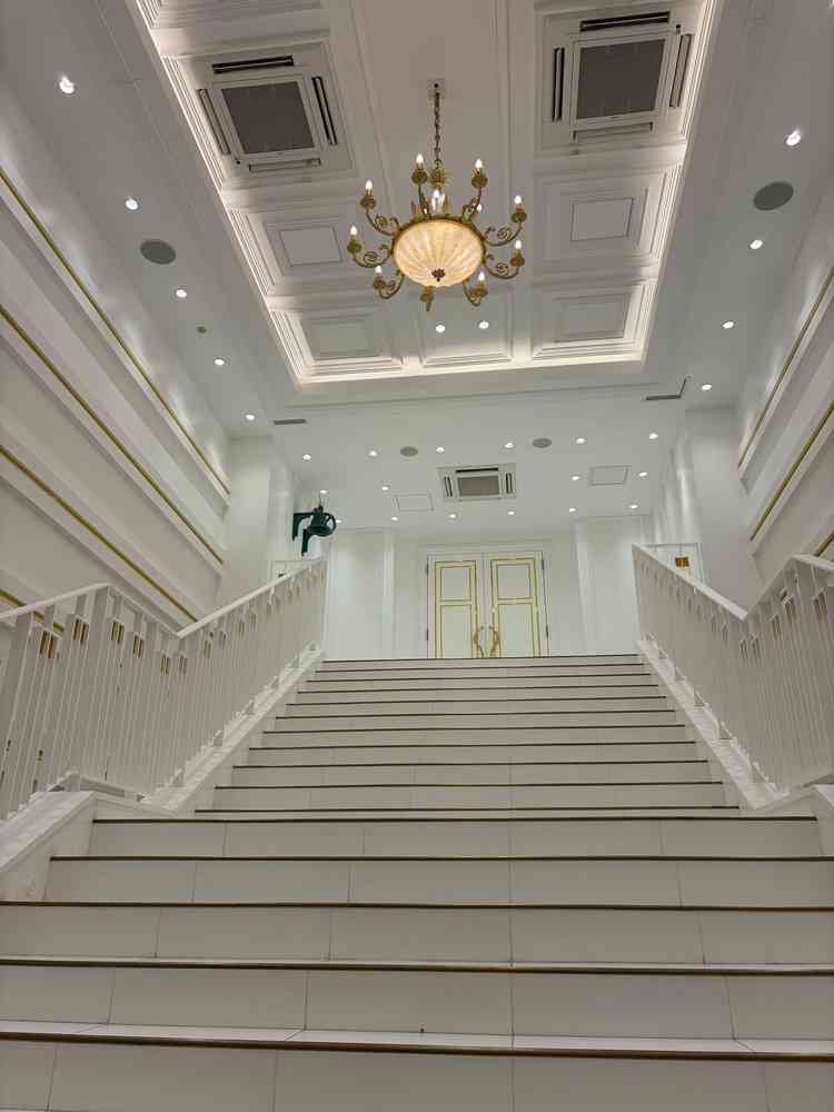 チャペル退場後の大階段