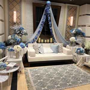 披露宴会場の新郎新婦席、ソファーのイメージはなかったの珍しいと感じました