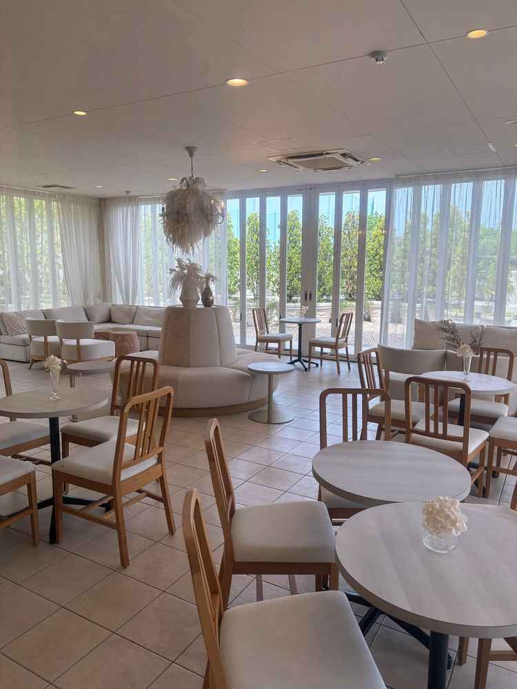 ゲストの待合場は外にも出れるようになっていて開放的でした。