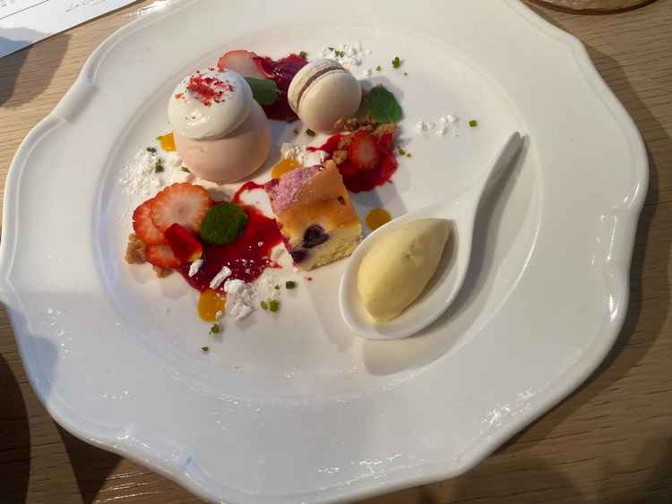 デザートも見た目もよく美味しかったです。