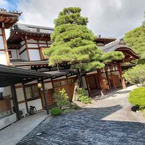 挙式前の控え室がある建物