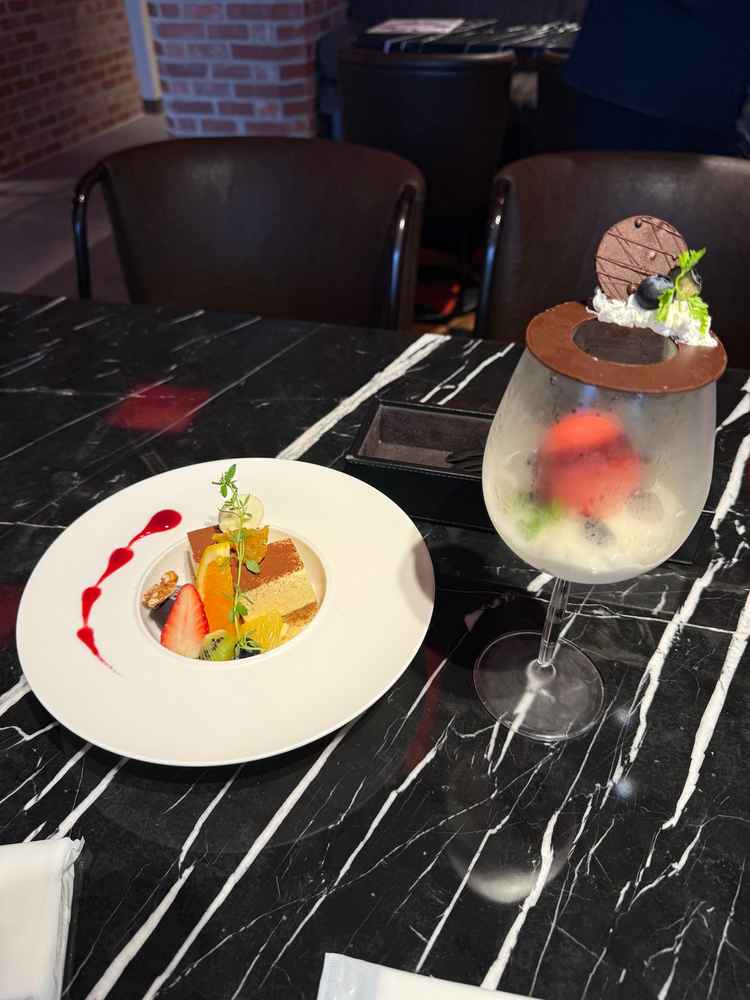 デザートもあってとても美味しかったです。打ち合わせでも毎回出るそうです。びっくりしました。
