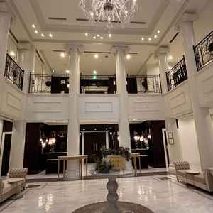 ロビー。デザートビュッフェはガーデンでもロビーでもできるそうです。