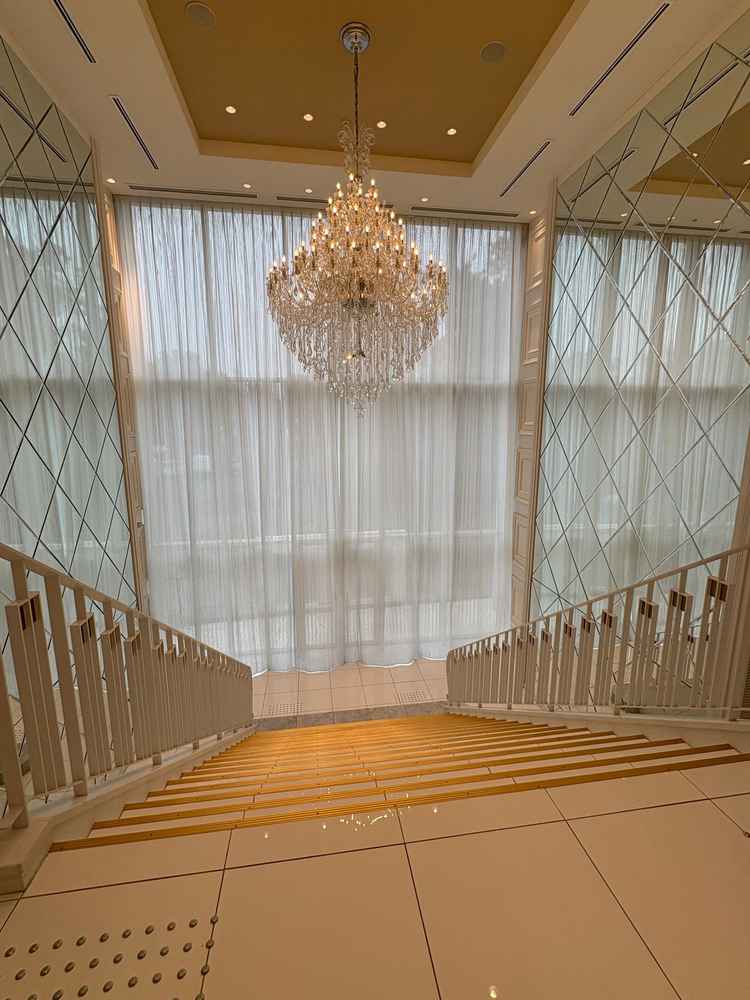 チャペルから出たところにある大階段