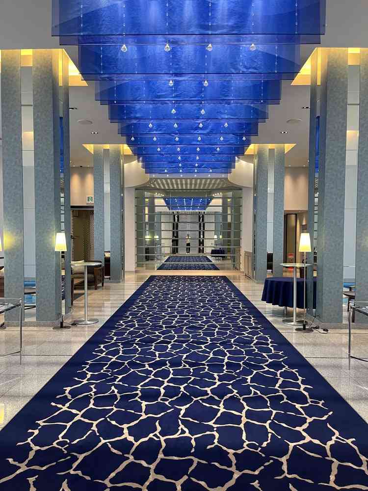 披露宴会場の待合室。高級感あり招待客も退屈しない。