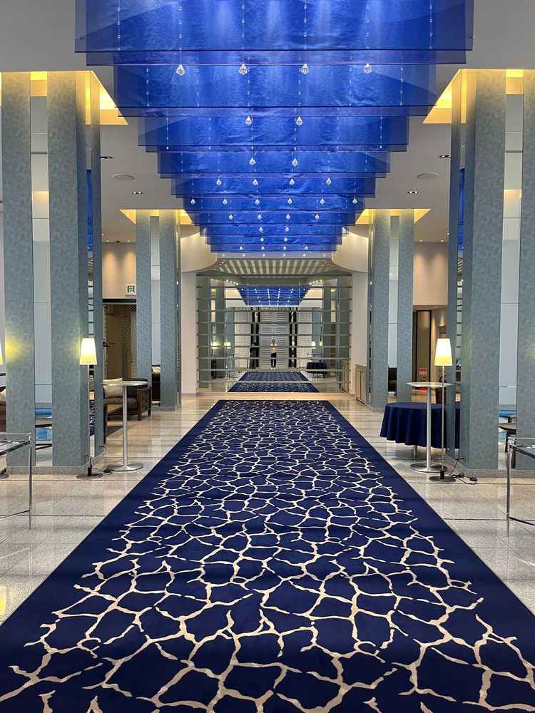 披露宴会場の待合室。高級感あり招待客も退屈しない。