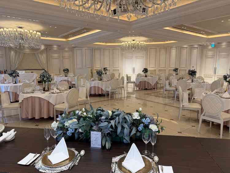 高砂から見た披露宴会場