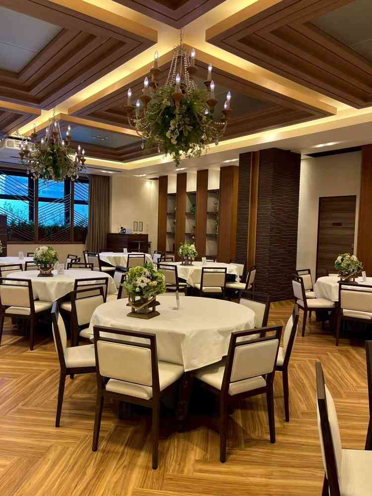 披露宴会場。広さがあり、内装も充実している。