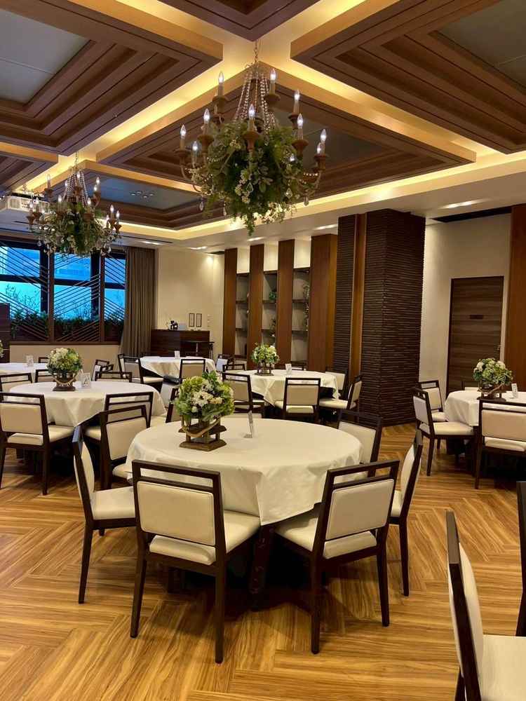 披露宴会場。広さがあり、内装も充実している。