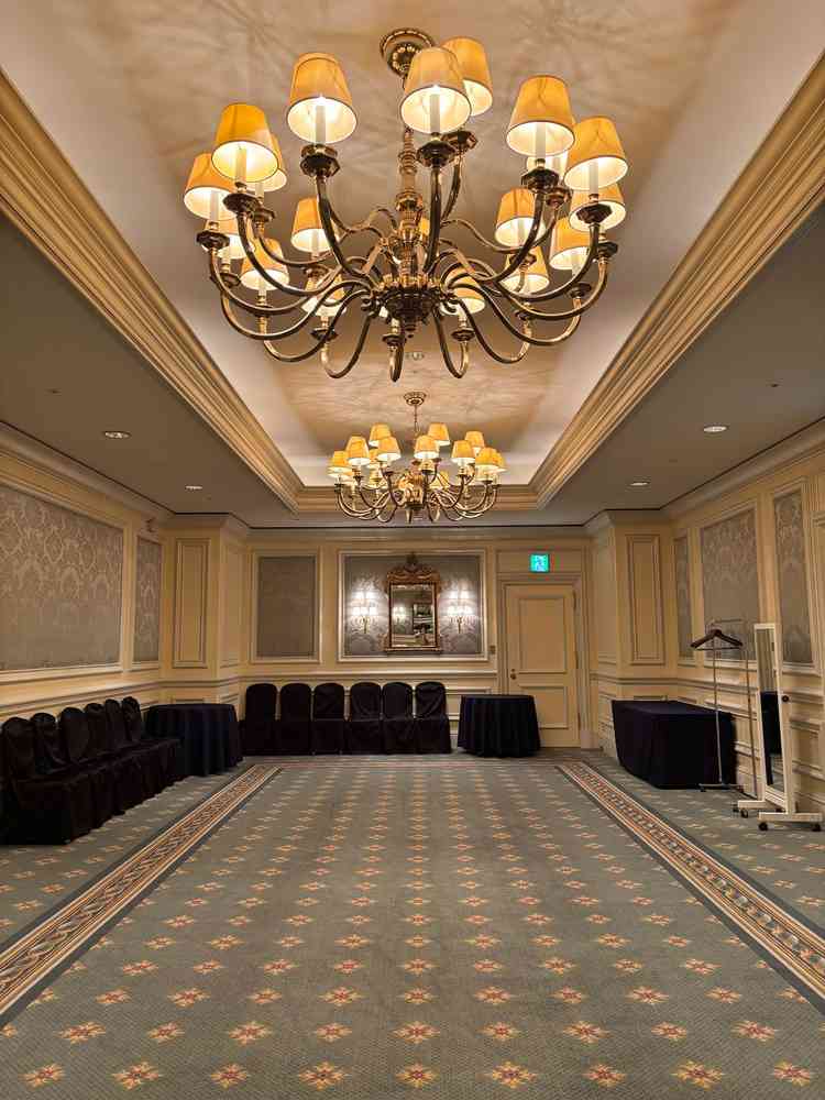 定員20名以下の披露宴会場（会場横から見た写真）