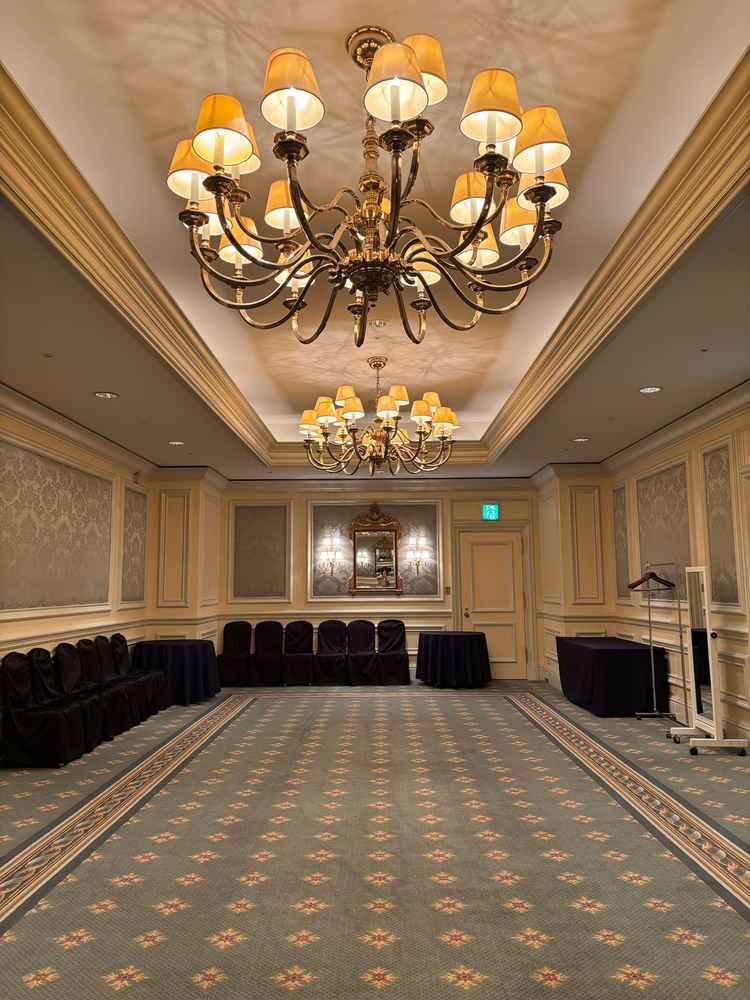 定員20名以下の披露宴会場（会場横から見た写真）