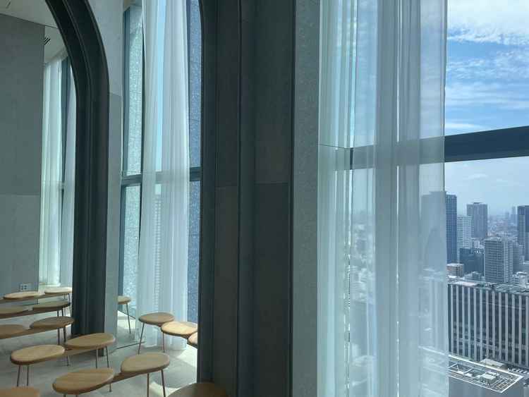 参列者目線でのチャペルの写真です。高さがあり、景色がとても良く特別さを感じました。