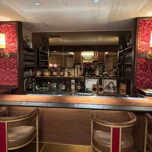 バー。ここでも当日写真が撮れる。