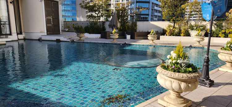 バルーンを飛ばすことができるプールです