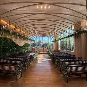 チャペル。写真で見る通り、それ以上の明るさでした。木の香りのフレグランスが良かったです。