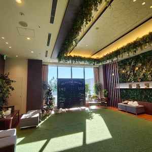 広々とした室内ガーデンがあり、披露宴前後も小さな子がのびのび過ごせそうな空間でした。