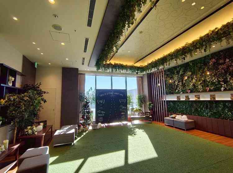 広々とした室内ガーデンがあり、披露宴前後も小さな子がのびのび過ごせそうな空間でした。