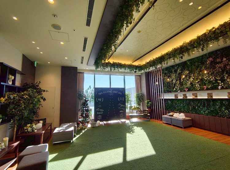 広々とした室内ガーデンがあり、披露宴前後も小さな子がのびのび過ごせそうな空間でした。