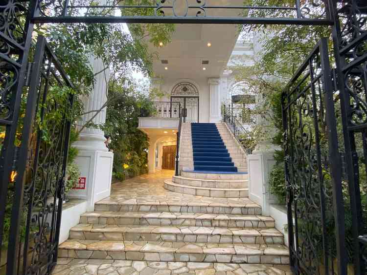 青いカーペットが珍しく、外観の雰囲気が本当に素敵でした。