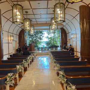 船をイメージしたチャペルでは、生演奏の披露もあった