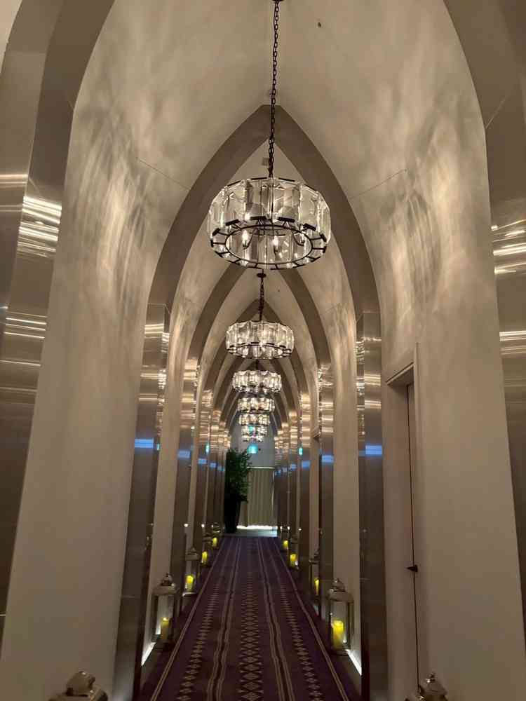 チャペル前の廊下です。圧巻でした