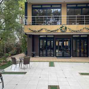 ガーデン。自然豊かで開放感があり、演出のバリエーションも多く、いろいろな使い方ができると思いました。