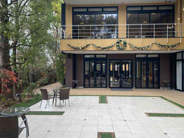 ガーデン。自然豊かで開放感があり、演出のバリエーションも多く、いろいろな使い方ができると思いました。