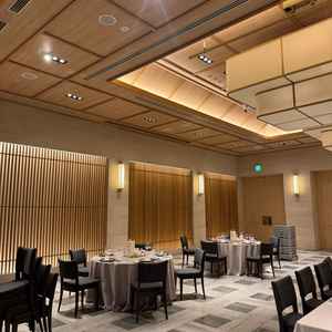 本命のondenの披露宴会場は、和テイストな雰囲気がとても好みでした。広さもちょうど良かったです