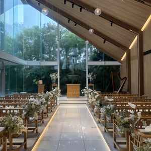 こもれびチャペル。自然光が入るチャペルは珍しい。檜の香りもして癒された。