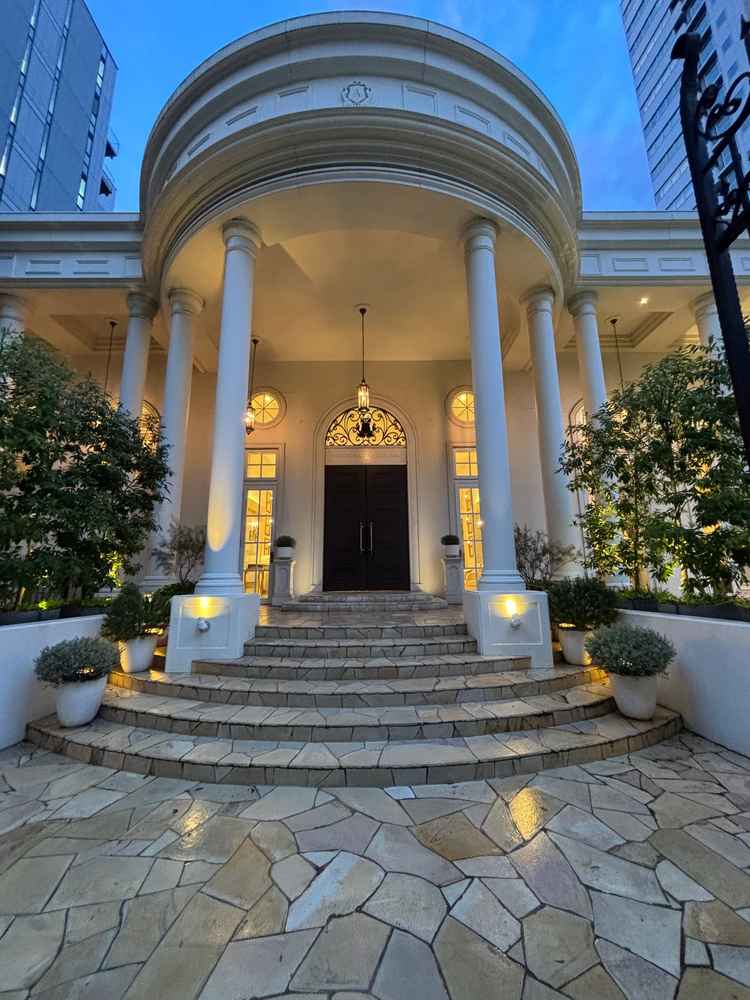 入り口は大きな窓で好きな曲がかけられるそうです。