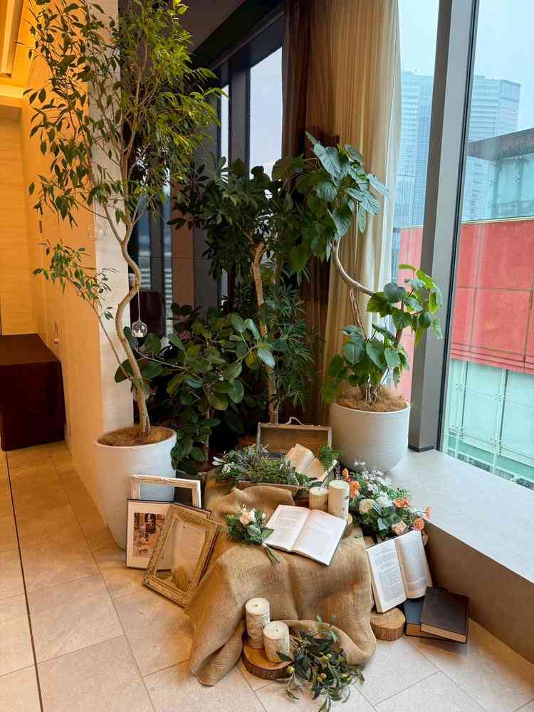 緑を多く使っている印象です。ビルの無機質さを補っていると感じました。