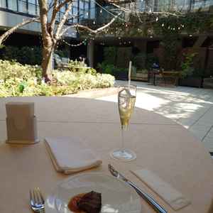 披露宴会場が庭とつながってて開放感があった