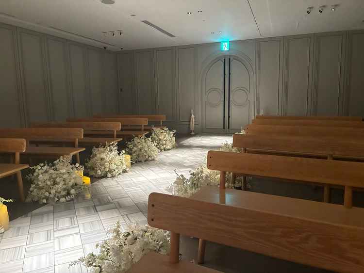 挙式会場を拝見しましたが、天候に左右されないというのがとても気に入りました。