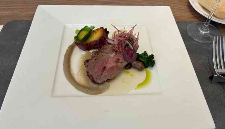 試食会の写真。ソースが何種類かあり、とても美味しかったです。