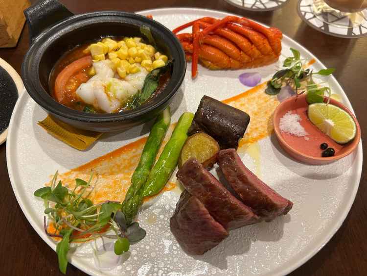 近江牛やカニのスープなど美味しい料理が盛り沢山でした。