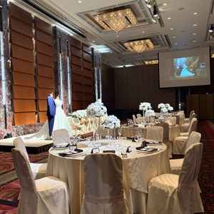 披露宴会場は複数あり、こちらは天井が高くとても広く感じました。