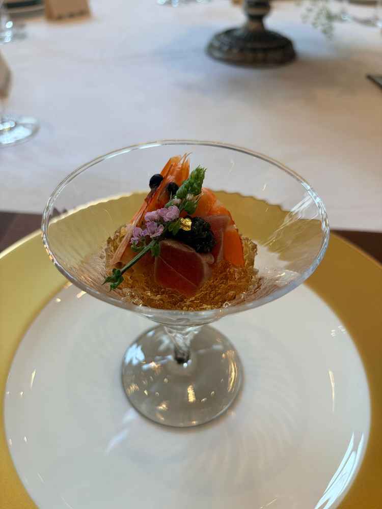 アートグレイスウエディングヒルズ京都さんの試食1食目。前菜。湯葉と出汁のジュレが層になっている