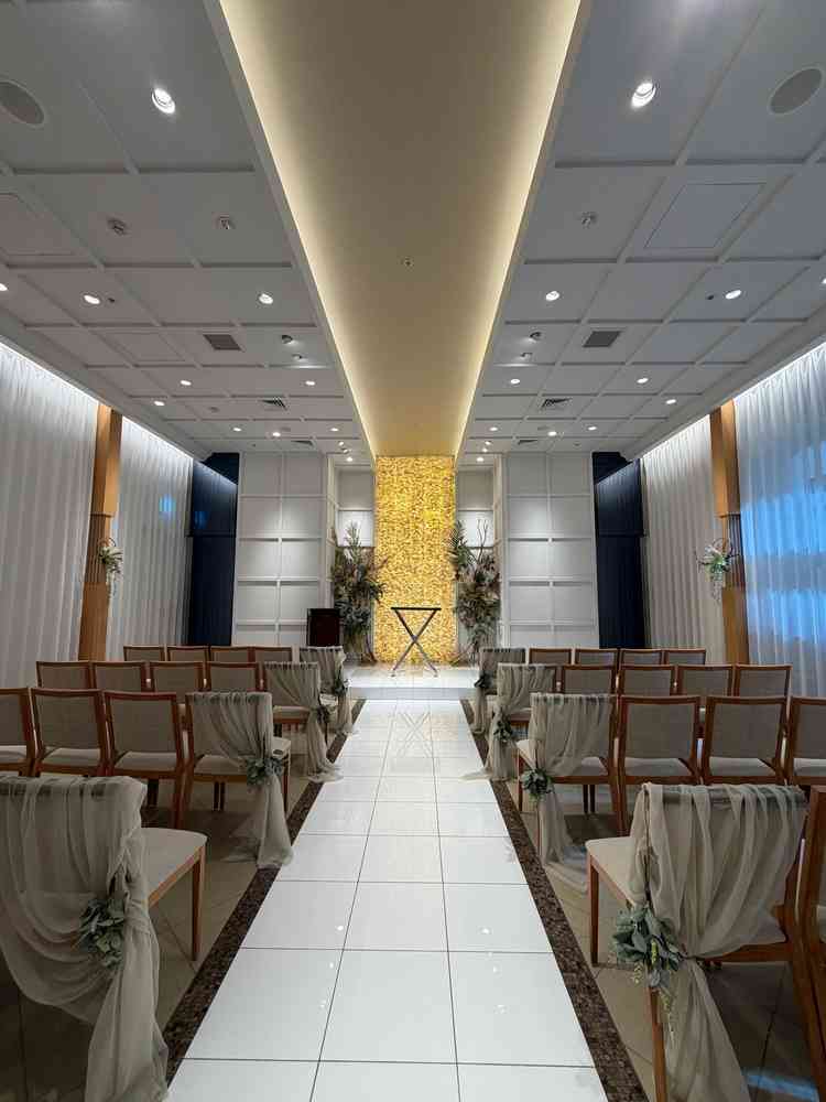 挙式会場。レストランと同じフロアにチャペルが併設されています。