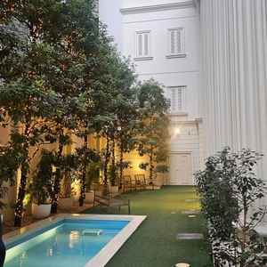 ロビー、披露宴会場に繋がるガーデンです。開放感がありました。