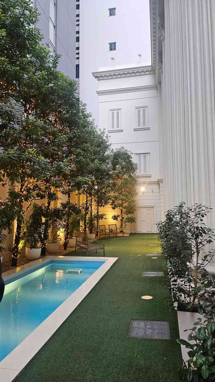 ロビー、披露宴会場に繋がるガーデンです。開放感がありました。