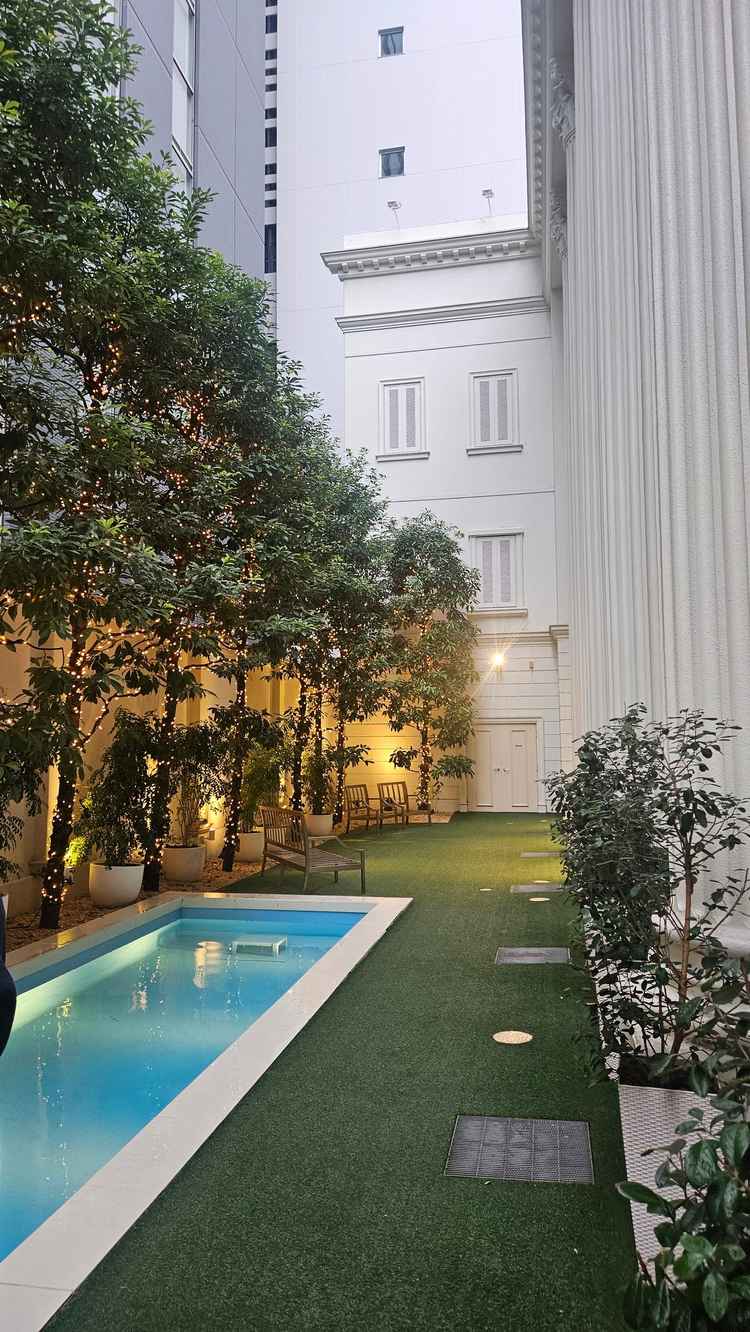 ロビー、披露宴会場に繋がるガーデンです。開放感がありました。