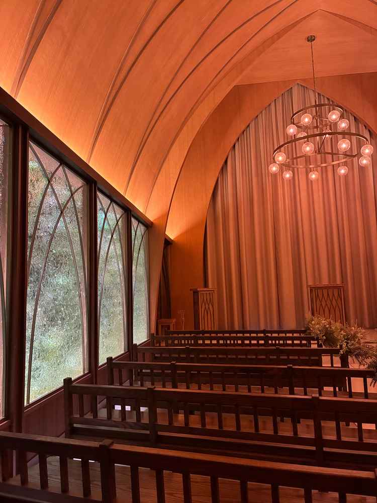 チャペルのカーテンを閉めた時の写真です。