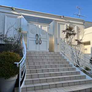 挙式後、写真撮影やセレモニーを行える場所です