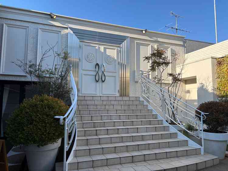 挙式後、写真撮影やセレモニーを行える場所です