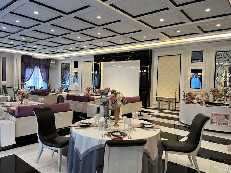 この披露宴会場で料理の試食をしました