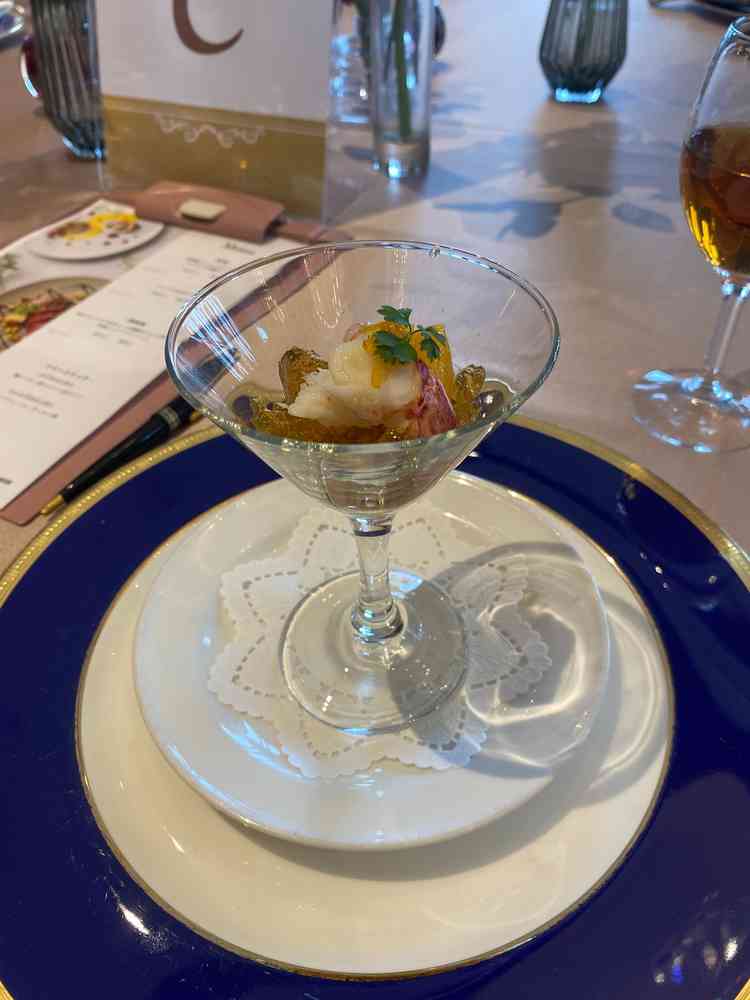 ハーフコースの料理の写真。甲殻類のジュレが美味しかったです。