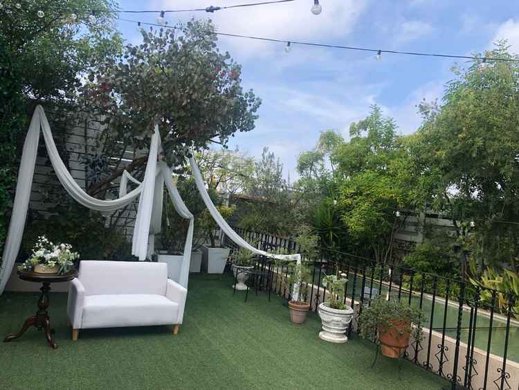 屋上のガーデンも緑が多く、当日晴れていればここで挙式もできるとのことで良いと感じた。