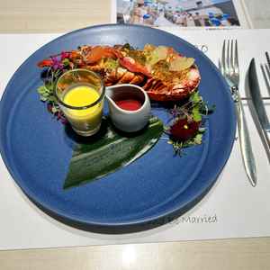 立派なオマール海老に香り高いソースがマッチしていました。