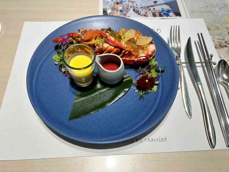 立派なオマール海老に香り高いソースがマッチしていました。